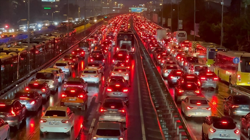 İstanbul'da trafik sıkışıklığının yıllık maliyeti 6 milyar doları geçiyor
