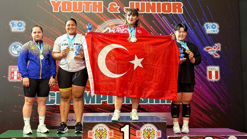 Milli halter Fatmagül Çevik, dünya şampiyonu