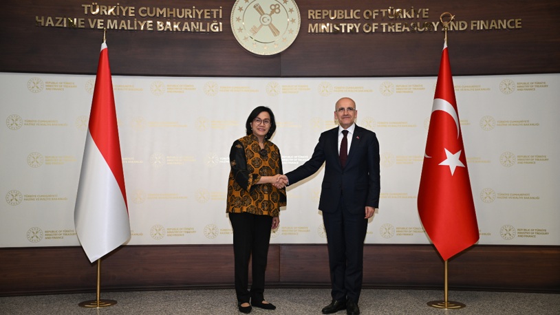 Bakan Şimşek, Endonezya Maliye Bakanı Indrawati ile görüştü