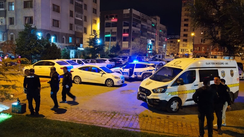 Borç- alacak kavgasında birbirlerini bıçakladılar