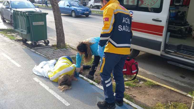 Otomobilden atılan kadın baygın bulundu