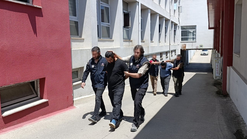 Savaş mağdurlarına yardım bahanesiyle topladıkları 3 milyon lirayı, IŞİD'lilere göndermişler