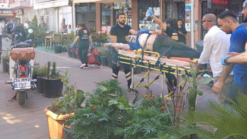 Çay ocağında oturan husumetlisini bıçakladı