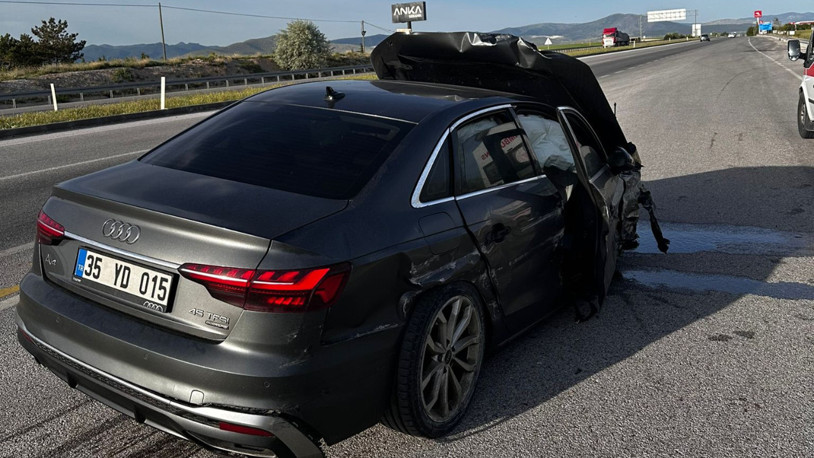 Afyonkarahisar'da AK Parti İzmir eski Milletvekili Denizli ile eşi trafik kazasında yaralandı