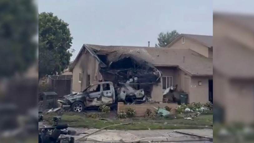 ABD’de küçük uçak yerleşim yerine düştü: 15 ev alev alev yandı, 2 kişi hayatını kaybetti