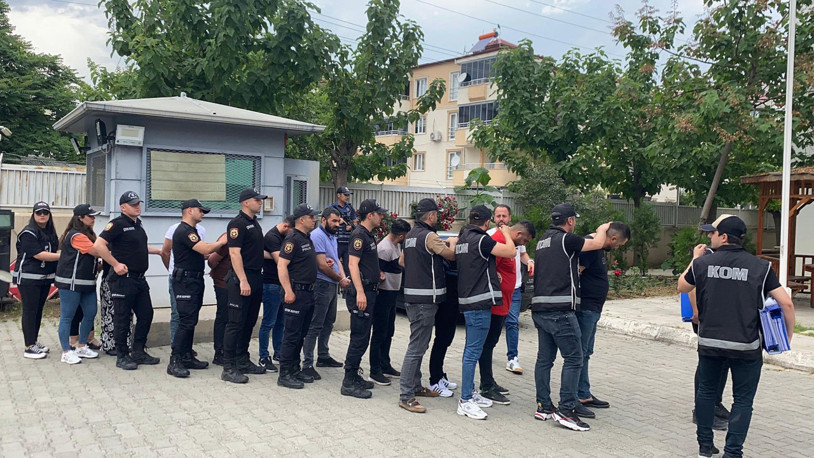 Fuhuş, rüşvet ve insan ticareti operasyonunda yakalanan 10 şüpheli adliyede