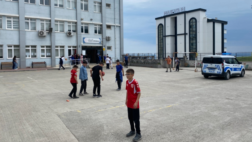 Kantinden aldıkları dönerden rahatsızlanan 4 öğrenci hastaneye kaldırıldı