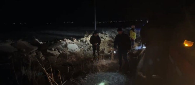 2 çocuk annesi, yol kenarında başından vurulmuş halde yaralı bulundu - Resim : 1