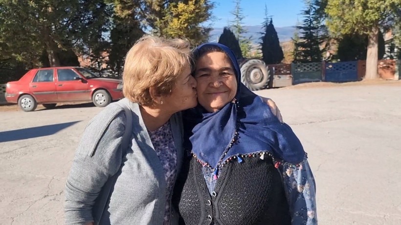 Emine öğretmen, korkarak gelip ağlayarak ayrıldığı köye 49 yıl sonra geri döndü - Resim: 4