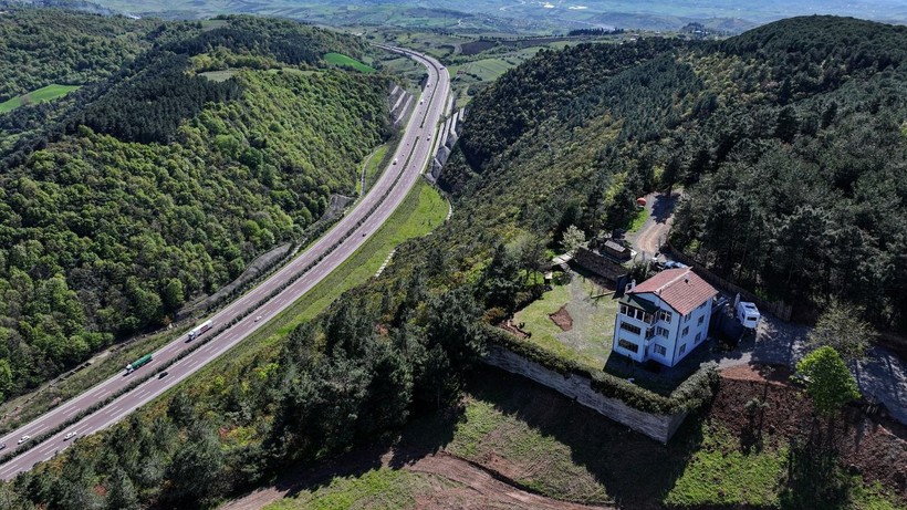 Sosyal medyada olay olmuştu... İşte dağın zirvesindeki yalnız evin merak edilen hikayesi - Resim: 14