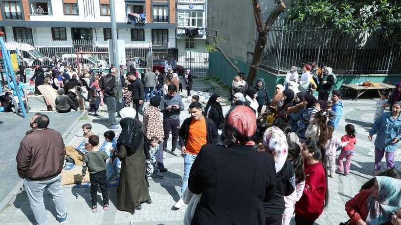 İstanbul’da deprem sonrasında vatandaşlar parklara akın etti - Resim: 2
