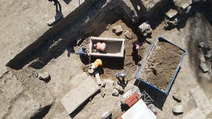 "Gladyatörler kenti" Stratonikeia'da 2 bin yıl öncesine ait girlandlı lahit bulundu - Resim: 14