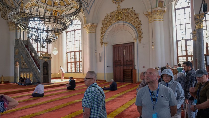 Pencereleri kapısından büyük Aziziye Camii’ne turist ilgisi - Resim: 5