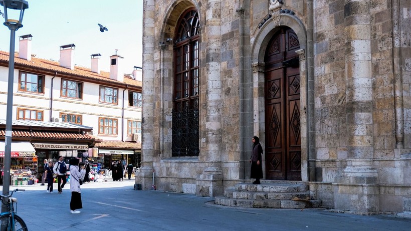 Pencereleri kapısından büyük Aziziye Camii’ne turist ilgisi - Resim: 9