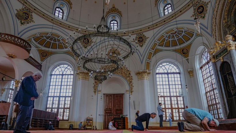 Pencereleri kapısından büyük Aziziye Camii’ne turist ilgisi - Resim: 2