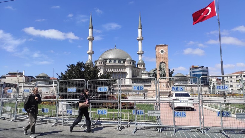 Taksim'de 1 Mayıs hazırlıkları sürüyor - Resim: 4