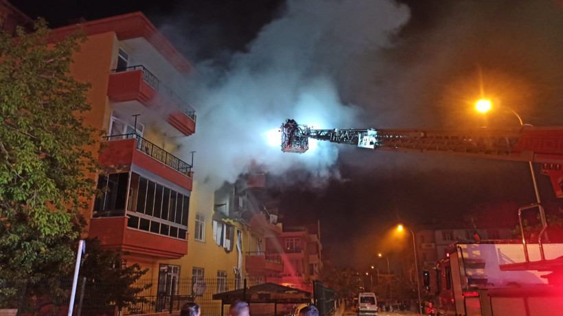 Konya'da 4 katlı binada patlama: 1'i ağır 12 yaralı - Resim : 1