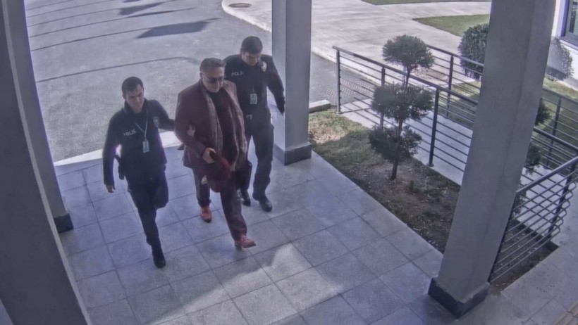 Ünlü modacı Barbaros Şansal, gözaltına alındı - Resim : 1