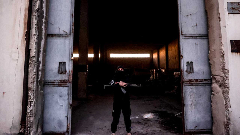 Suriye'de devrik rejimin uyuşturucu sevkiyatı için kullandığı depoyu görüntüledi - Resim : 2