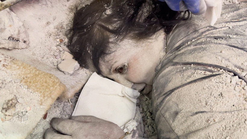 Enkaz altında verdiği sözü tuttu; kendini kurtaran itfaiyecilerle kahve içti - Resim : 1