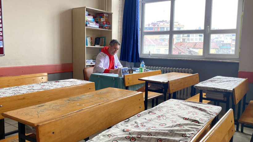 Onur öğretmene Dubai'den 'üstün öğretmen' ödülü - Resim : 3