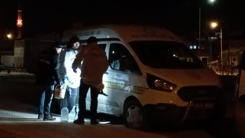 'Cesareti olan girsin' dedikleri metruk evde erkek cesedi buldular - Resim : 2