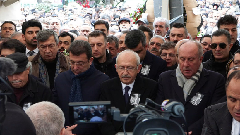 Usta sanatçı Edip Akbayram son yolculuğuna uğurlandı - Resim : 7