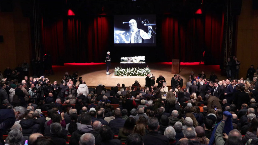 Usta sanatçı Edip Akbayram son yolculuğuna uğurlandı - Resim : 4