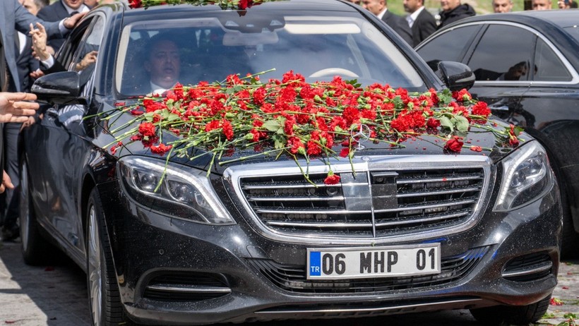MHP lideri Bahçeli'den Türkeş'in kabrine ziyaret - Resim : 2