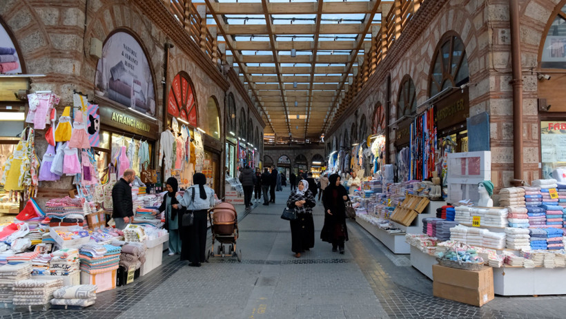 Bursa’da Tarihi Hanlar Bölgesi’nde örnek dönüşüm... Bakan Kurum: Bursa’mızın kalbi tarihi hanlar ve çarşılar bölgesi nefes aldı - Resim : 4