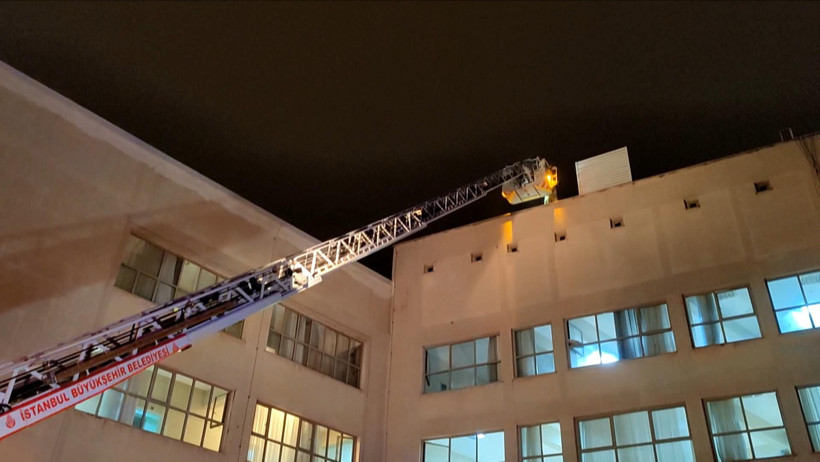 Maltepe Huzurevi'nde yangın; dumandan etkilenen 24 kişi hastaneye kaldırıldı - Resim : 1