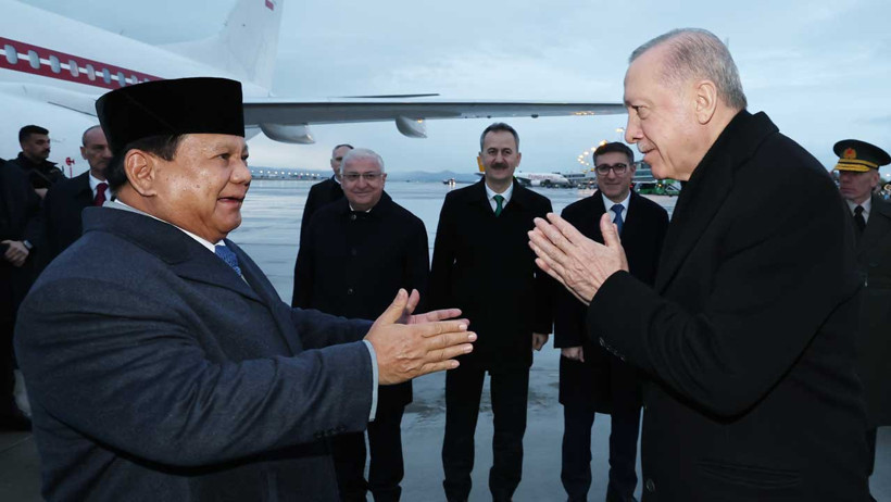 Cumhurbaşkanı Erdoğan, Endonezya Cumhurbaşkanı Subianto'yu havalimanında karşıladı - Resim : 1