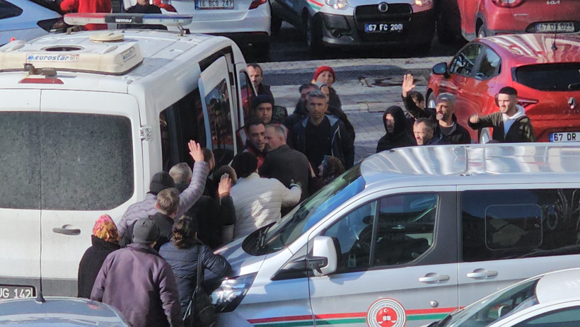 Yanmış cesedi bulunan Afgan madenci davası; tutuklu sanıklara 5'er yıl 8'er ay hapis cezası - Resim : 1