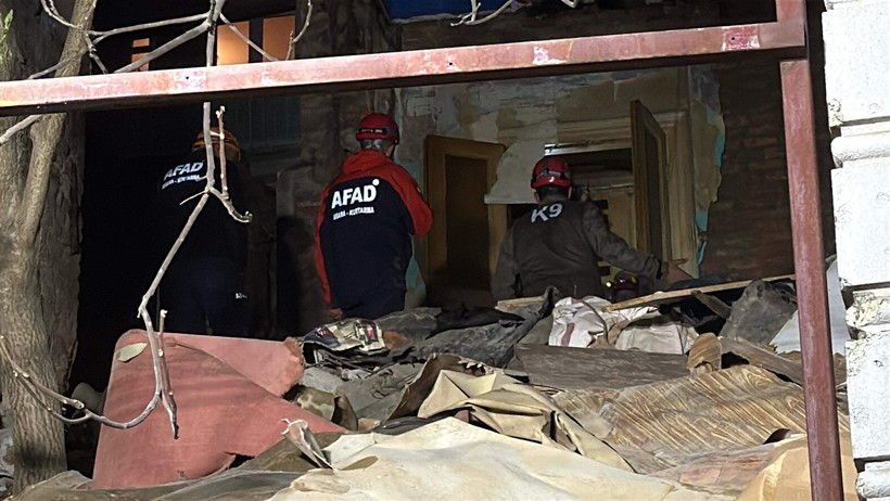 Şişli'de bir binada kısmi çökme meydana geldi - Resim : 2
