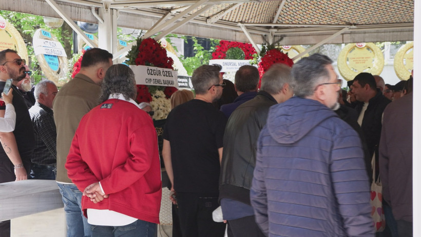 Tarkan'ın annesi Neşe Tevetoğlu son yolculuğuna uğurlandı - Resim : 2