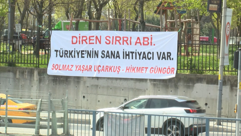 Sırrı Süreyya Önder'in tedavi gördüğü hastanenin karşısına destek pankartları asıldı - Resim : 2