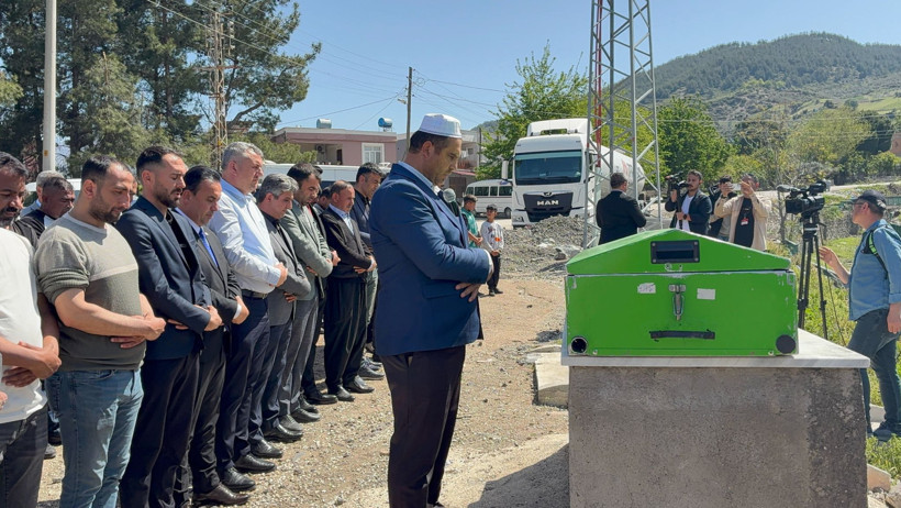Sulama kanalında cansız bedeni bulunan Cumali, toprağa verildi - Resim : 1