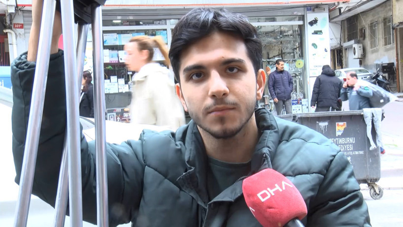 Zeytinburnu'nda deprem anında arabanın üstüne atladı: 'Çok korktum, hiçbir şey hatırlamıyorum' - Resim : 1