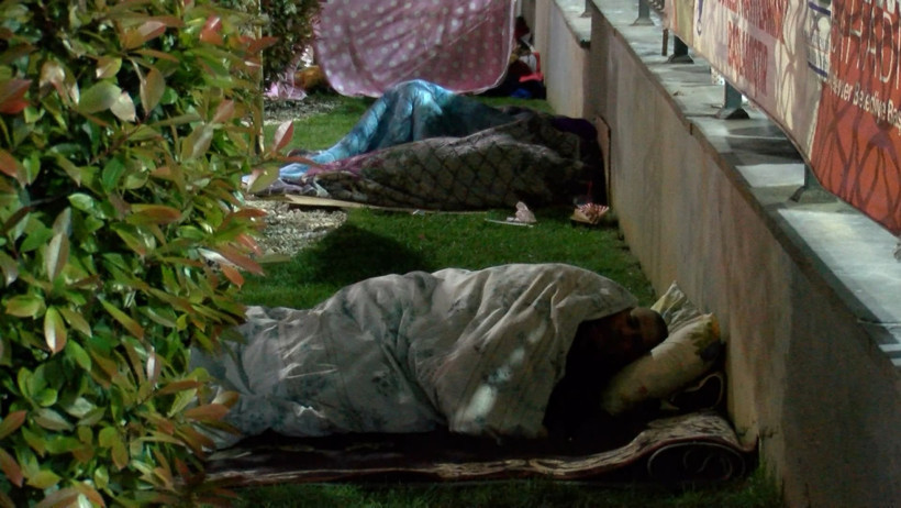 İstanbul'da depremin ardından 3'üncü gece; ateş başında bağlama çalıp türkü söylediler - Resim : 2