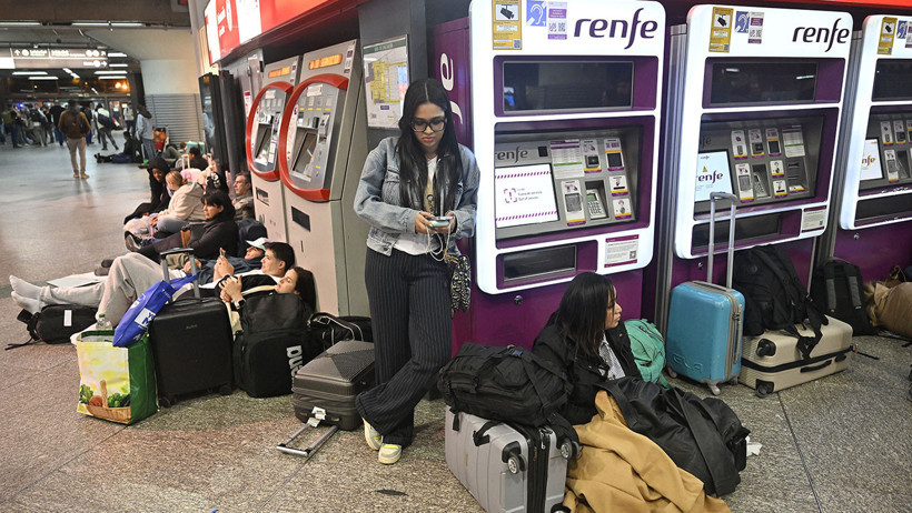 İspanya ve Portekiz'i felç eden elektrik kesintilerinde son durum - Resim : 1