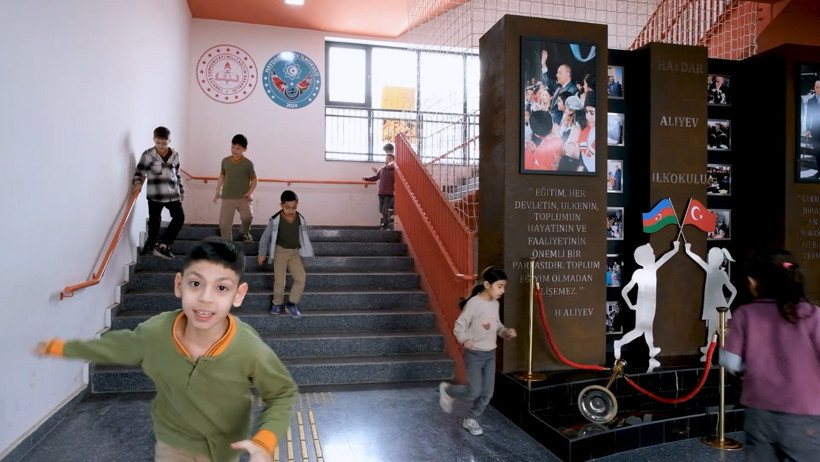 Kahramanmaraş'taki Azerbaycan Mahallesi'nin Haydar Aliyev İlkokulu... Bakan Kurum: Afetlere dirençli, çocuklarımız için güvenli - Resim : 2