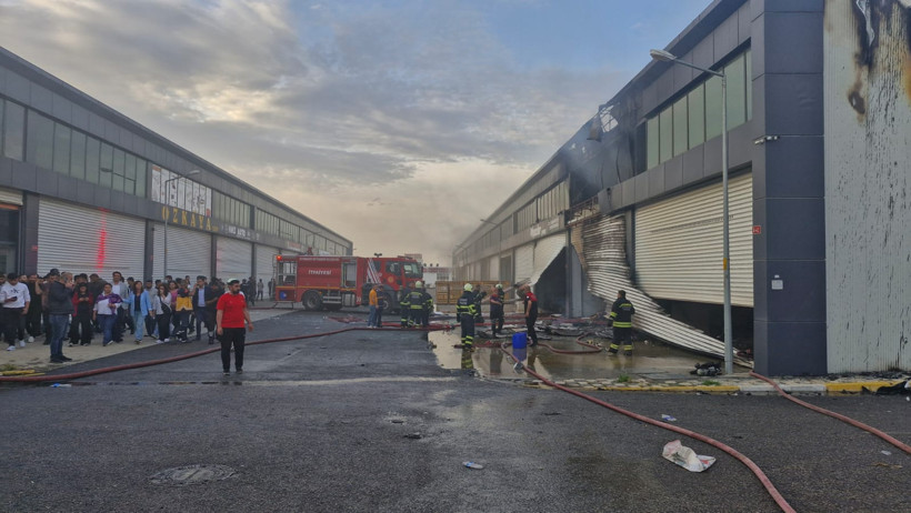 Diyarbakır’da, oto sanayi sitesindeki bir iş yerinde patlama sonrası yangın; olay anı kamerada - Resim : 1