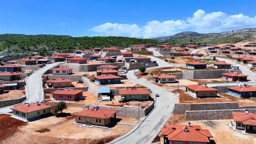 Bakan Kurum, depremin ardından yeniden inşa edilen Adıyaman'ın Zey köyünün görüntülerini paylaştı - Resim : 3