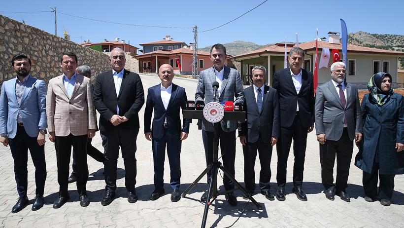 Bakan Kurum: Deprem bölgesindeki 250 bininci konutun anahtarı gelecek ay teslim edilecek - Resim : 1