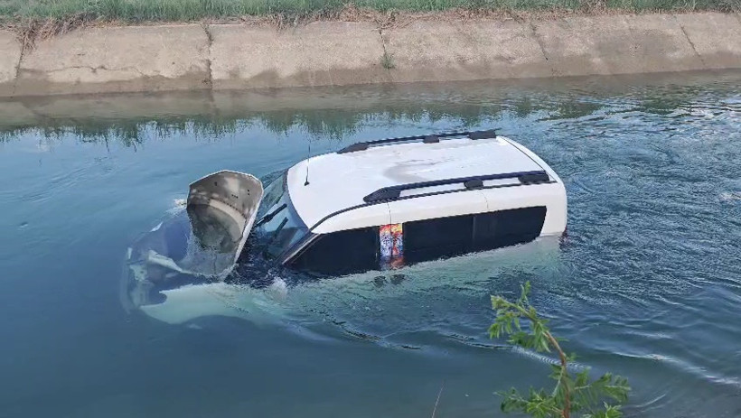 Hafif ticari araçla sulama kanalına uçtu, yardımları reddetti - Resim : 1