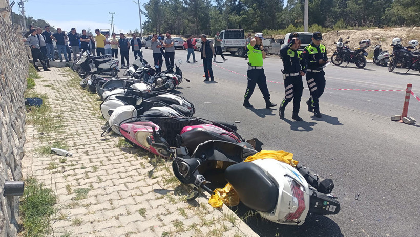 Mersin'de sürücüsünün kontrolünden çıkan kamyon sanayi girişindeki 15 araca çarptı - Resim : 2