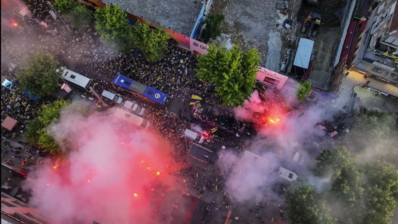 Fenerbahçe Beko, EuroLeague şampiyonluğunu taraftarıyla kutladı - Resim : 1
