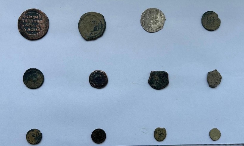 Tarihi eser operasyonunda 12 sikke ve 14 tarihi eser ele geçirildi - Resim : 1