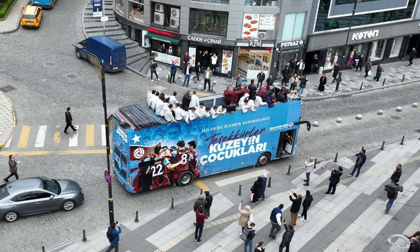 Avrupa ikincisi olan Trabzonspor U19 Takımı'na coşkulu kutlama - Resim : 1