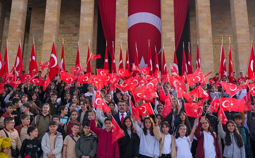Bakan Tekin çocuklarla birlikte Anıtkabir'i ziyaret etti - Resim : 2